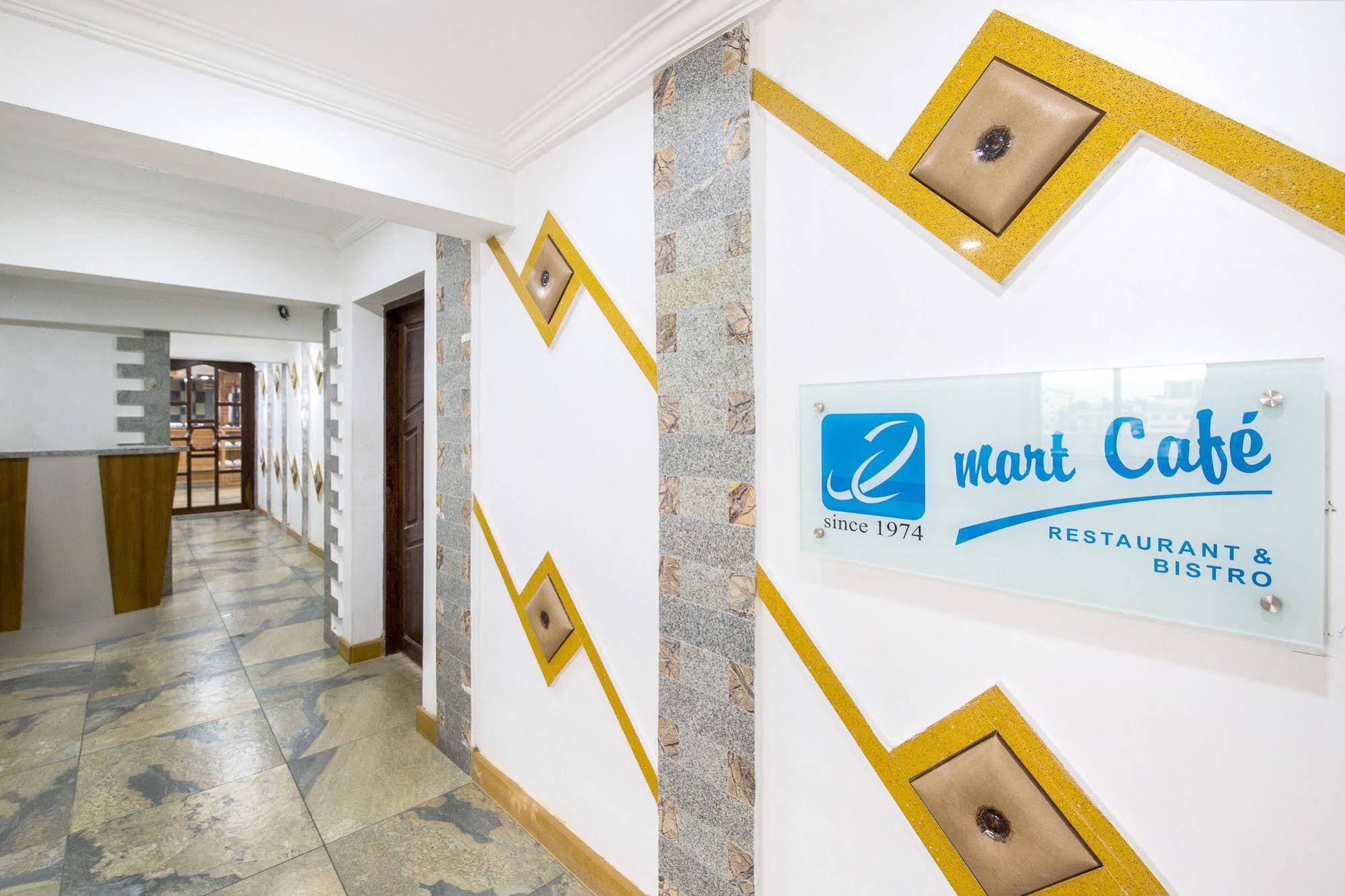 Hotel Mart View Kochi Ngoại thất bức ảnh